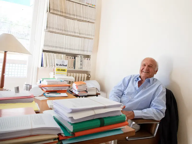 Pierre Nora en 2022 dans son burreau aux Éditions Gallimard. Photo Francesca Mantovani © Éditions Gallimard