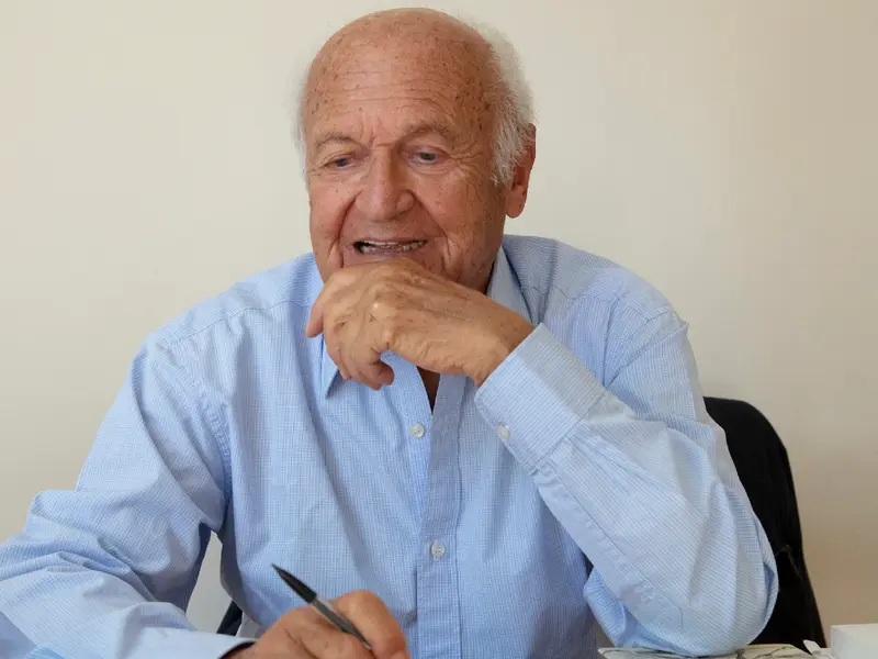 Pierre Nora à son bureau en 2022. Photo Francesca Mantovani © Éditions Gallimard
